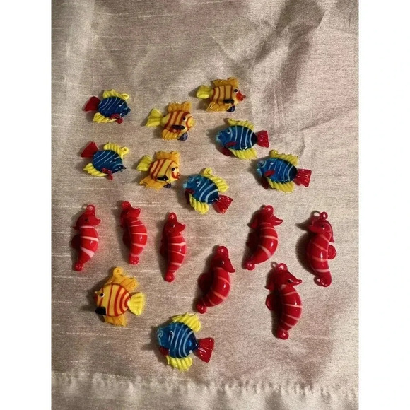 LOT Of 17 Vintage Mini Hand Blown Glass Art Fish And Seahorse Figurines 1” - Picture 2 of 9